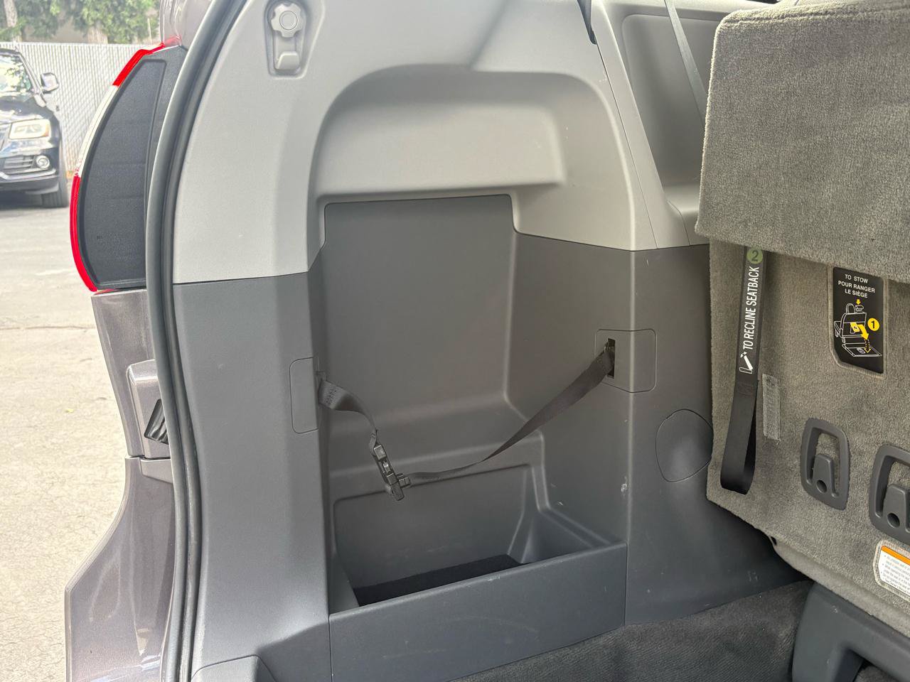 Used 2015 Toyota Sienna XLE w/ XLE Navigation Package FWD image 39