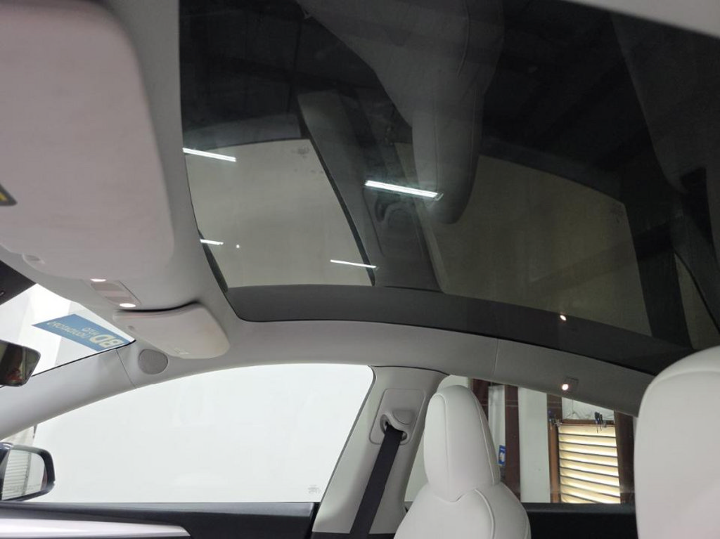 Used 2025 Tesla Model Y Long Range RWD image 8