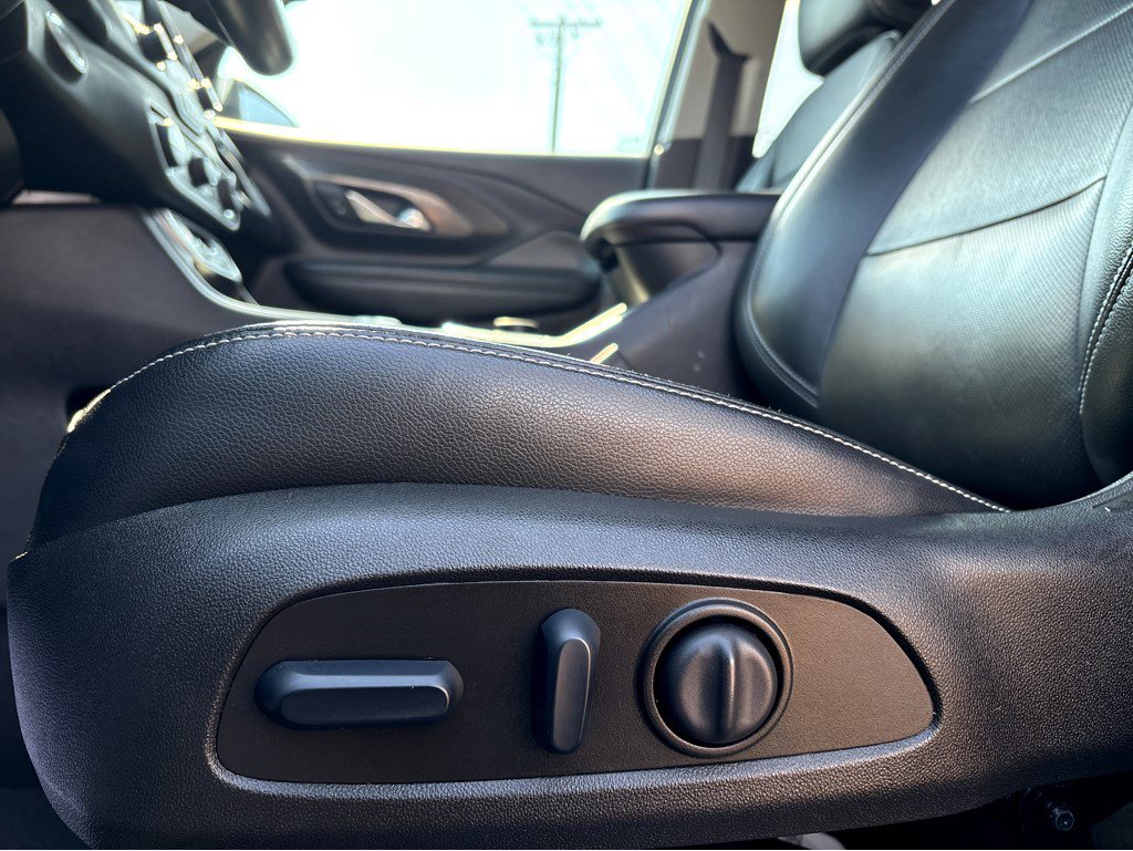 Used 2023 GMC Terrain SLT image 22