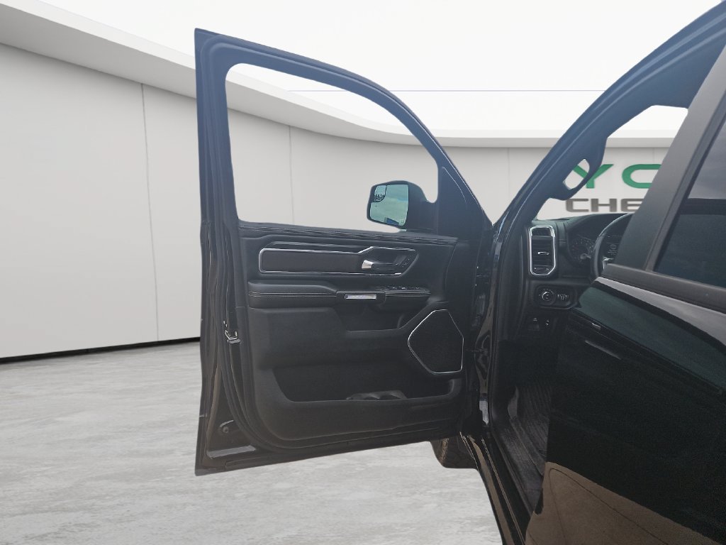 Used 2023 RAM 1500 Laramie AWD/4WD image 12