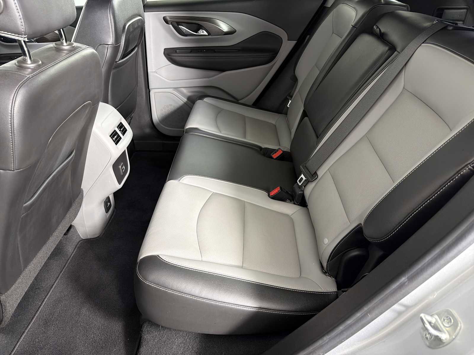 Used 2022 GMC Terrain SLT w/ Infotainment Package II FWD image 19