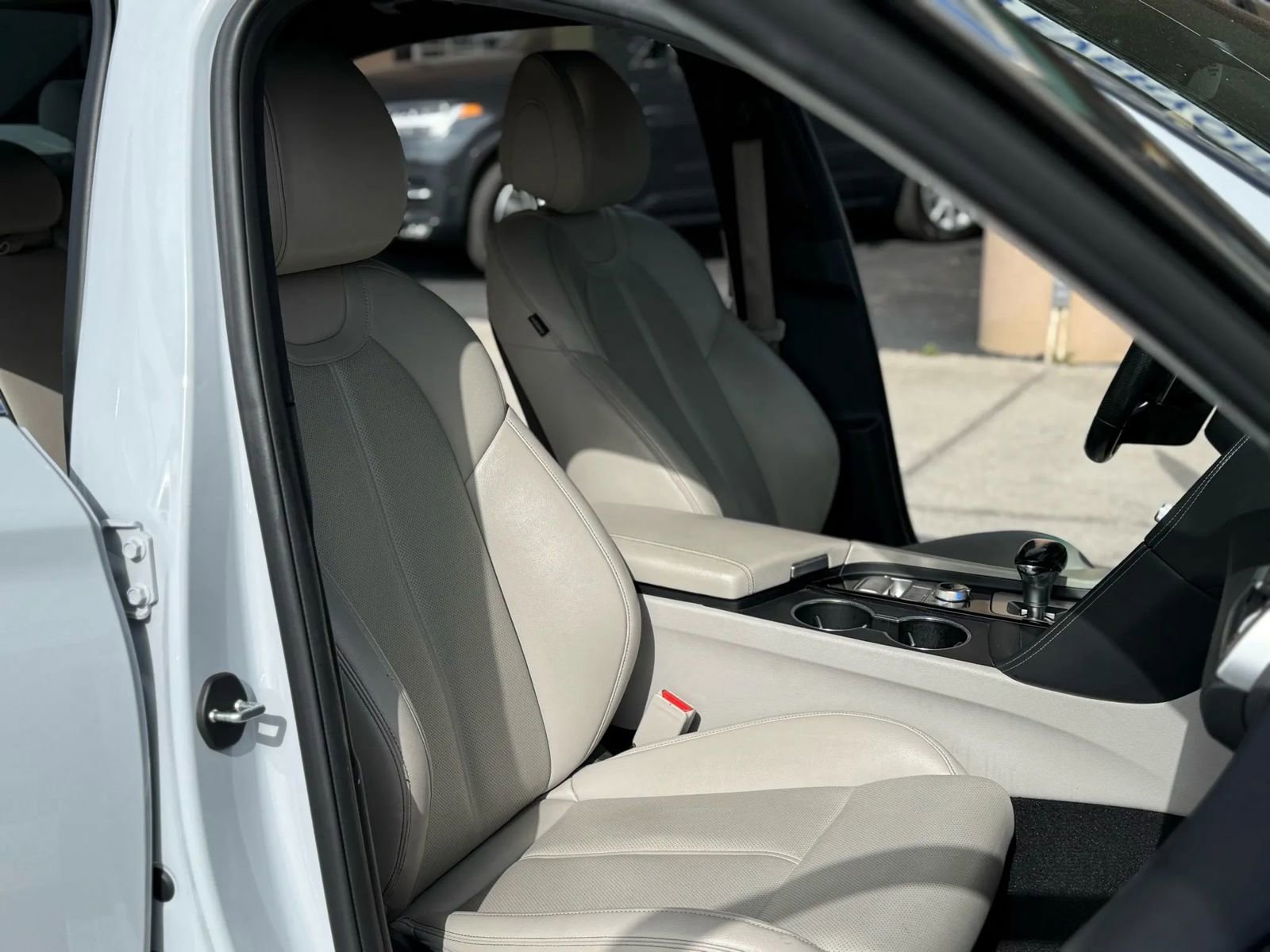 Used 2022 Genesis G70 2.0T image 22