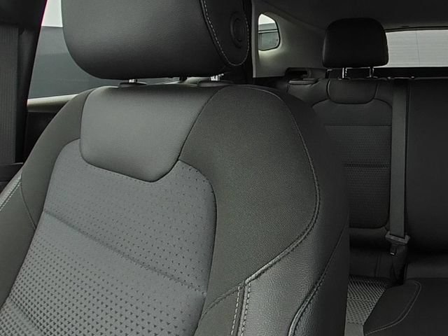 Used 2025 Chevrolet Trax LT FWD image 26