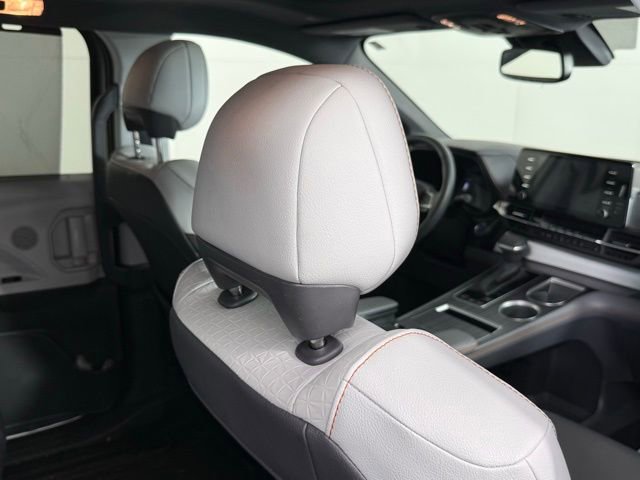 Used 2023 Toyota Sienna XSE image 25