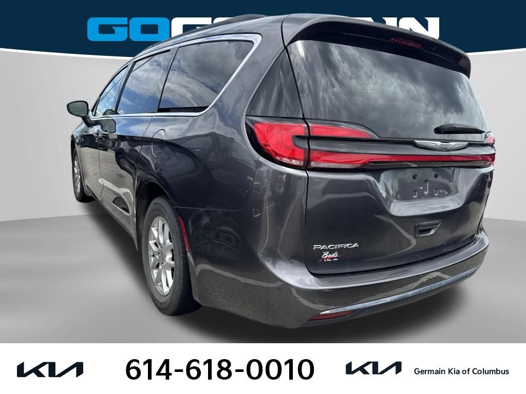 Used 2022 Chrysler Pacifica Touring-L FWD image 2