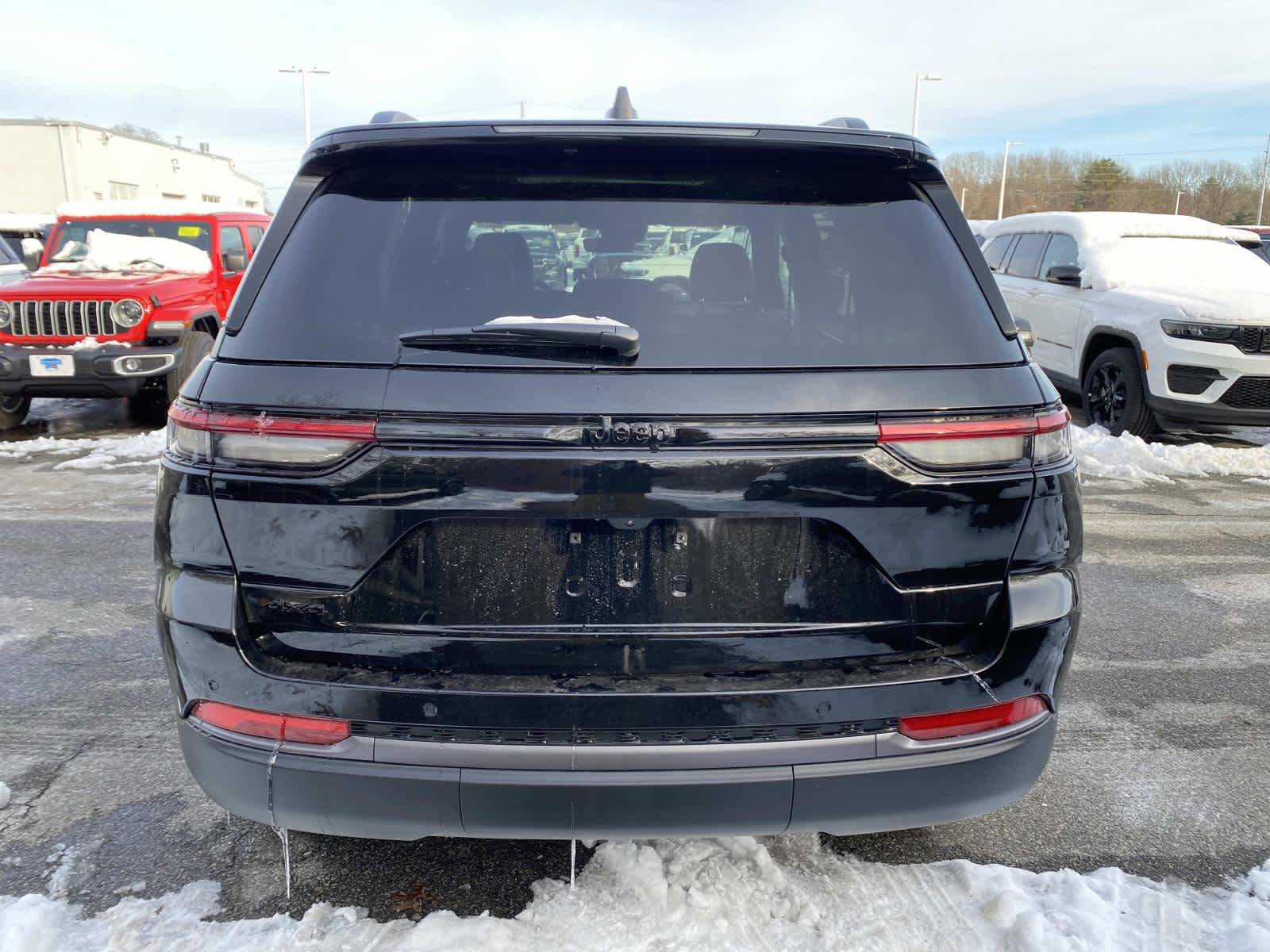 New 2026 Jeep Grand Cherokee Limited w/ Limited Altitude Package AWD/4WD image 3
