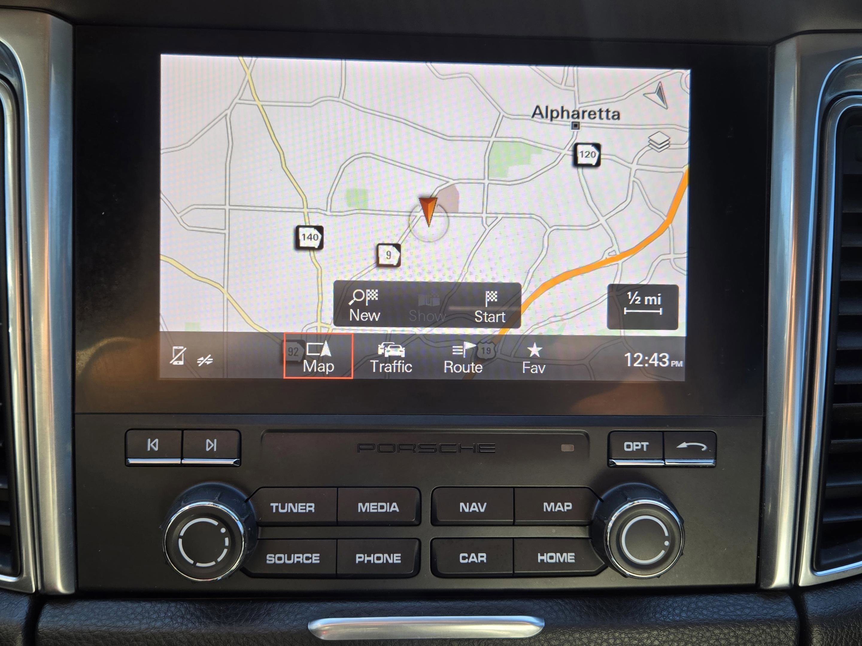 Used 2018 Porsche Macan Turbo image 11