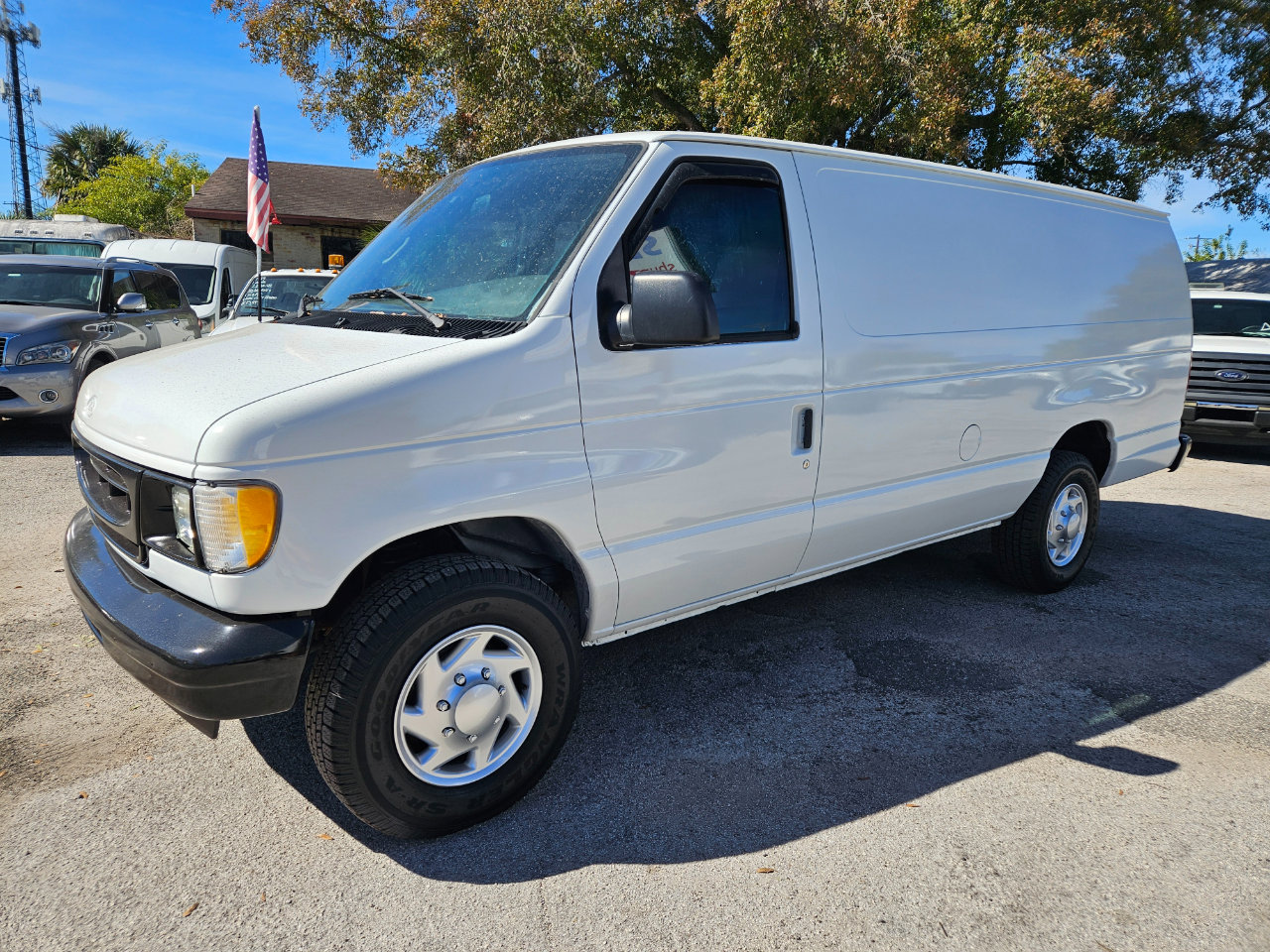 Used 2001 Ford E-350 and Econoline 350 Extended Super Duty image 2