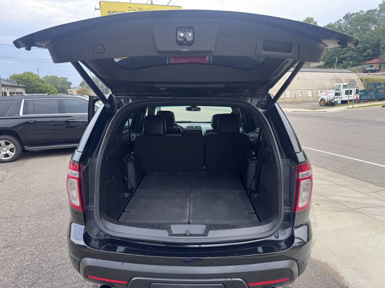 Used 2014 Ford Explorer Limited w/ Equipment Group 302A AWD/4WD image 15