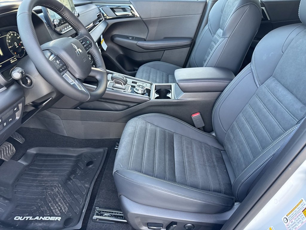 New 2025 Mitsubishi Outlander SE image 22