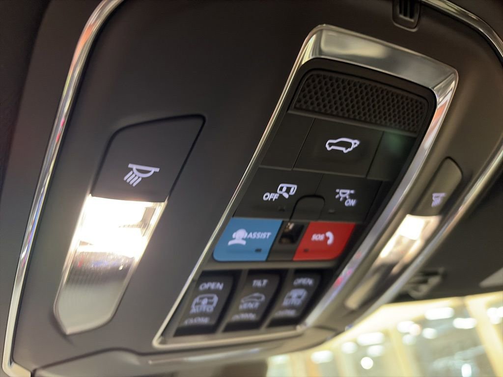 Used 2024 Jeep Wagoneer L 4WD w/ Premium Group I image 39