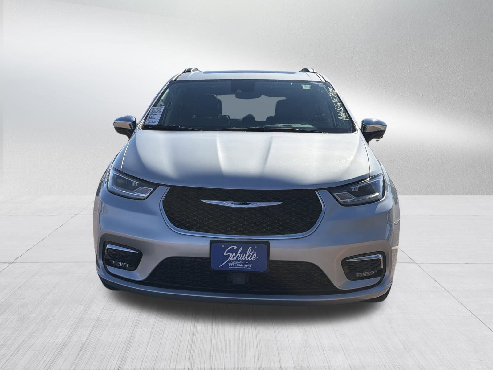 Used 2023 Chrysler Pacifica Limited image 2