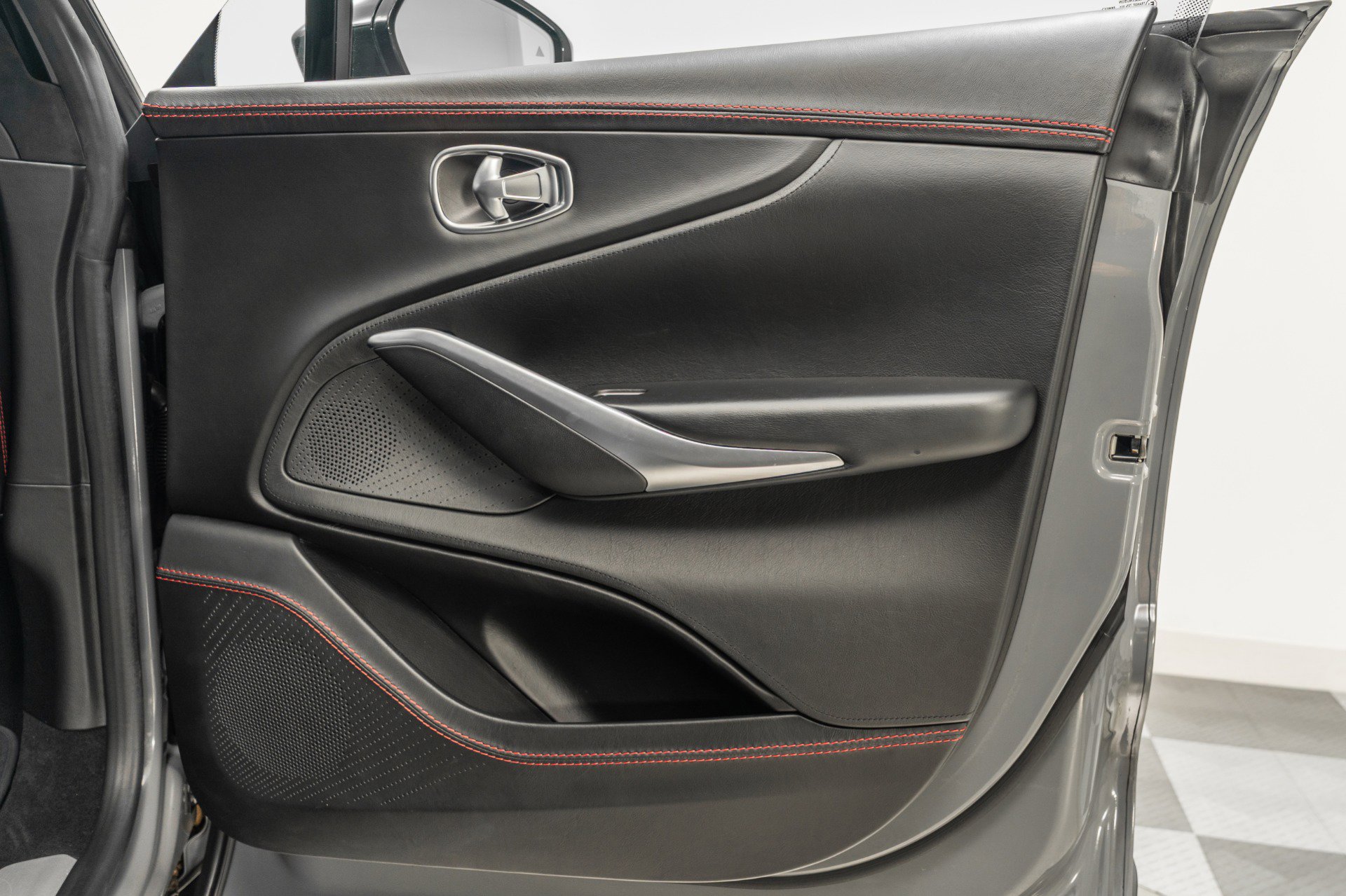 Used 2021 Aston Martin DBX image 42