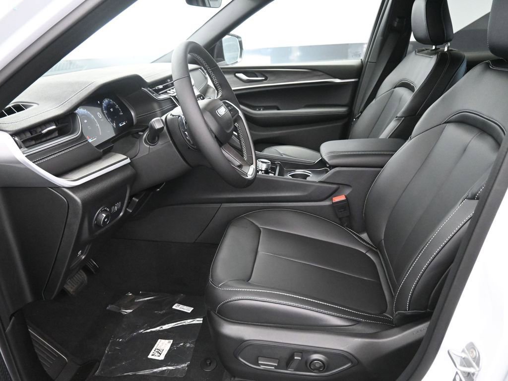 New 2025 Jeep Grand Cherokee L Limited w/ Black Appearance Package image 17