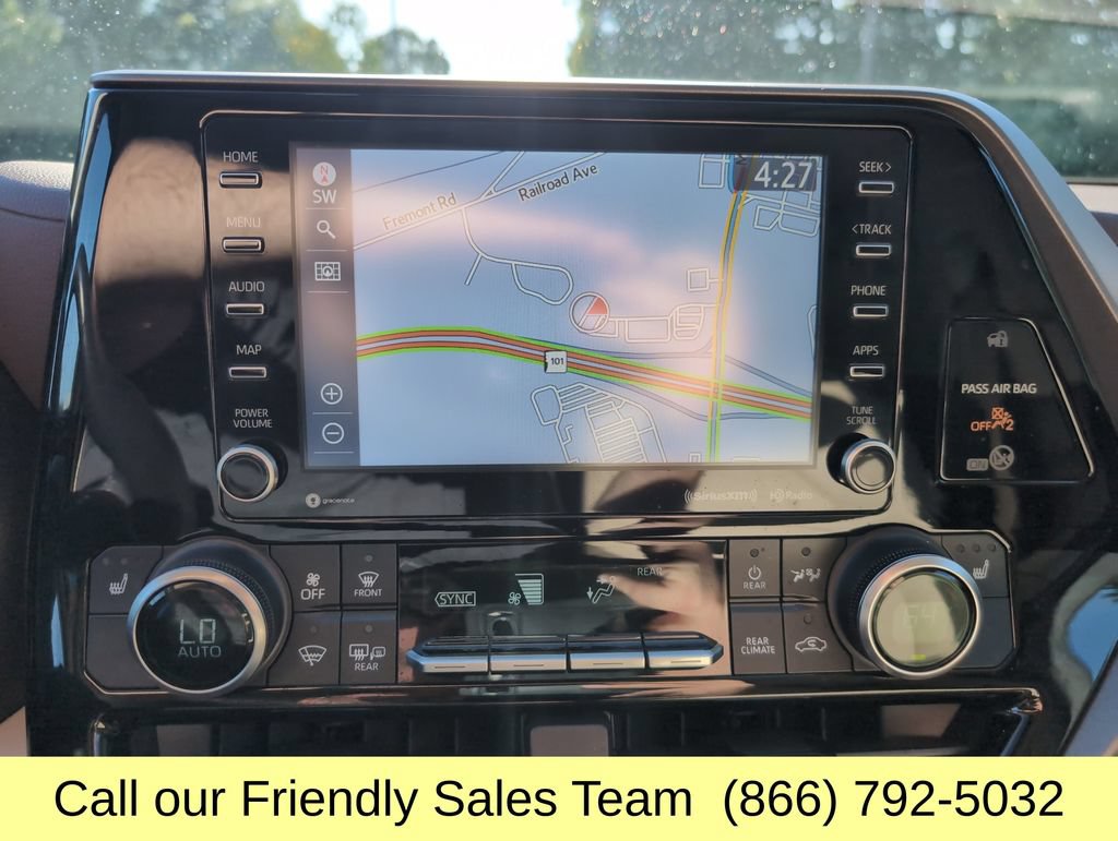Used 2022 Toyota Highlander XLE AWD/4WD image 22