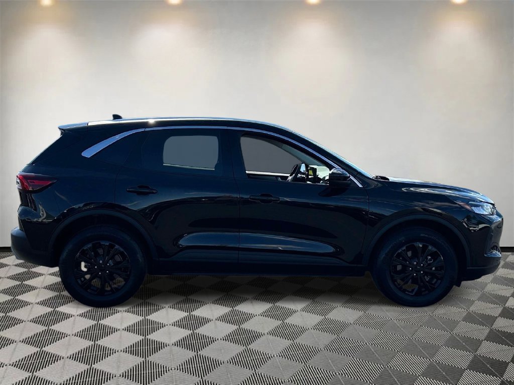 Certified 2023 Ford Escape Active w/ Tech Pack #2 AWD/4WD image 2