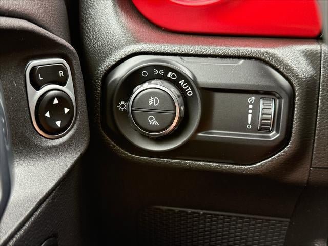 Used 2023 Jeep Gladiator Rubicon w/ Cold Weather Group AWD/4WD image 22