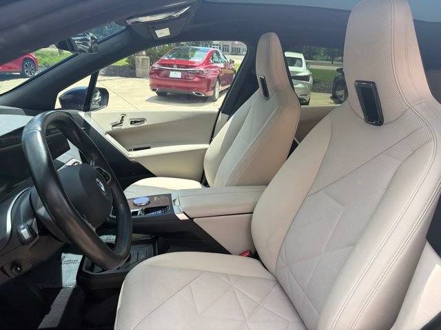 Used 2023 BMW iX xDrive50 w/ Premium Package AWD/4WD image 13