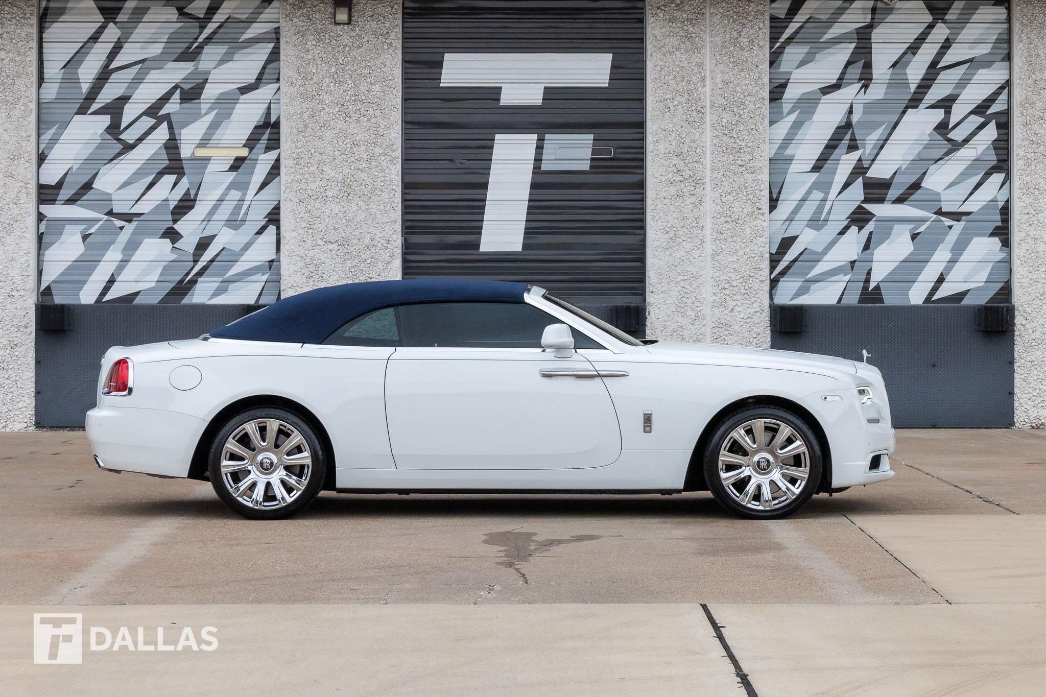 Used 2019 Rolls-Royce Dawn RWD image 16