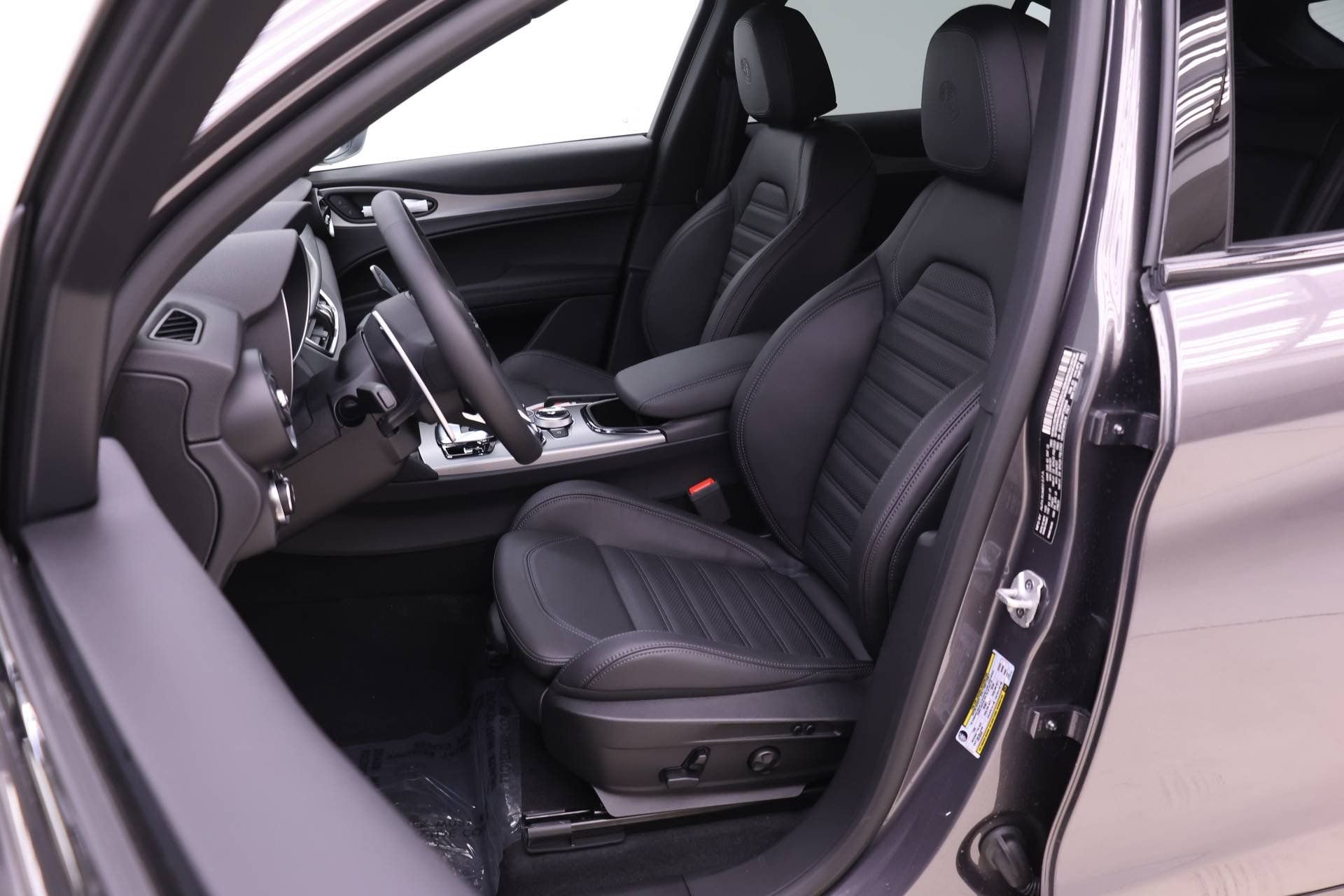 New 2026 Alfa Romeo Stelvio Sprint w/ Convenience Package image 7