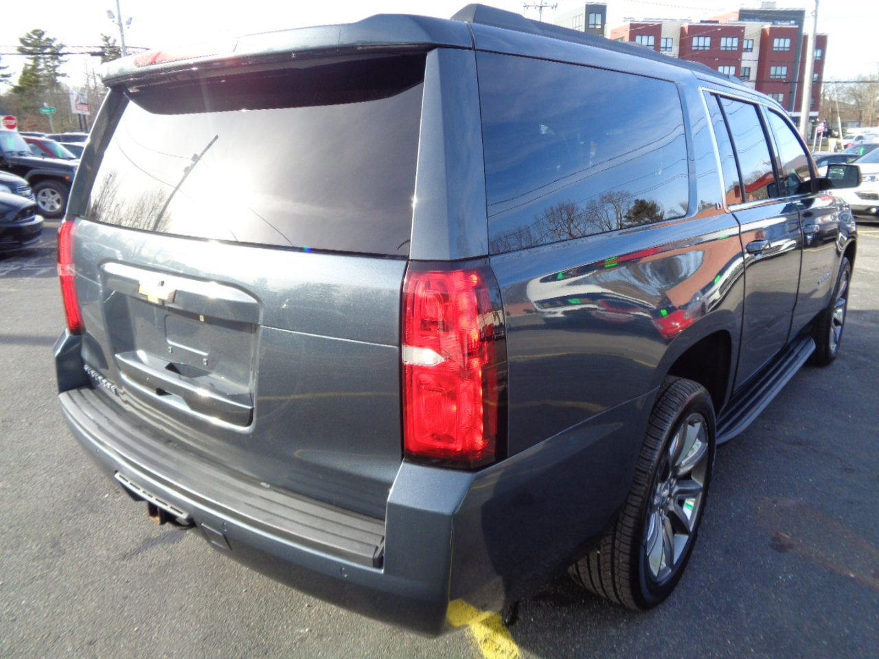 Used 2019 Chevrolet Suburban LT w/ Luxury Package image 16