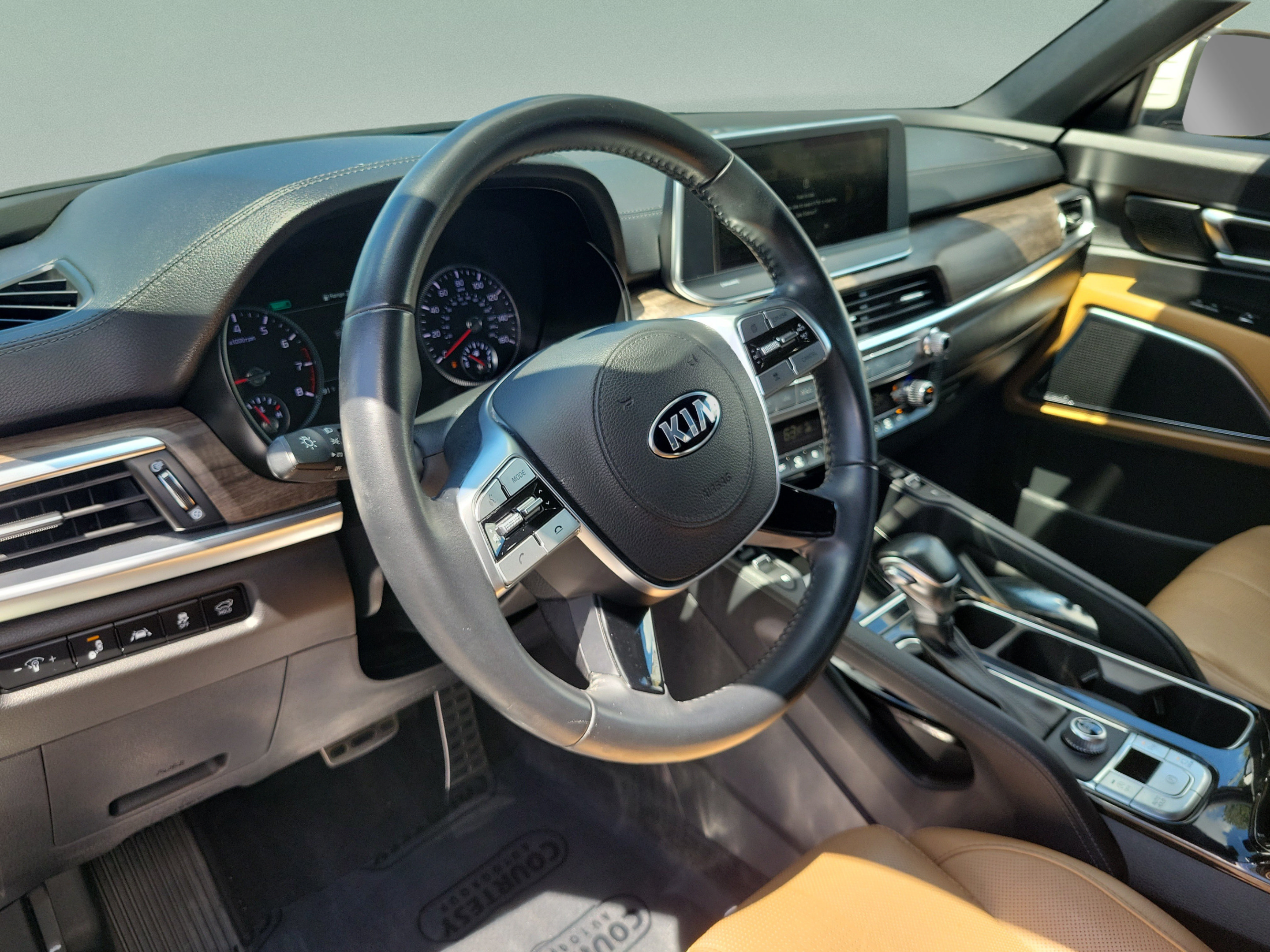 Used 2020 Kia Telluride SX w/ Towing Package FWD image 24