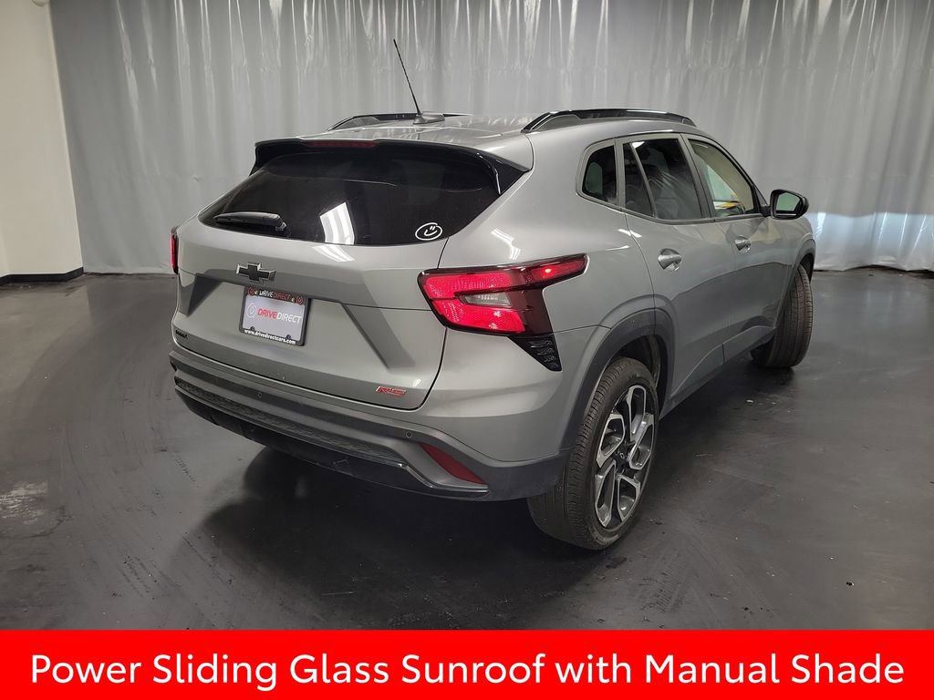 Used 2025 Chevrolet Trax RS w/ Sunroof Package image 8