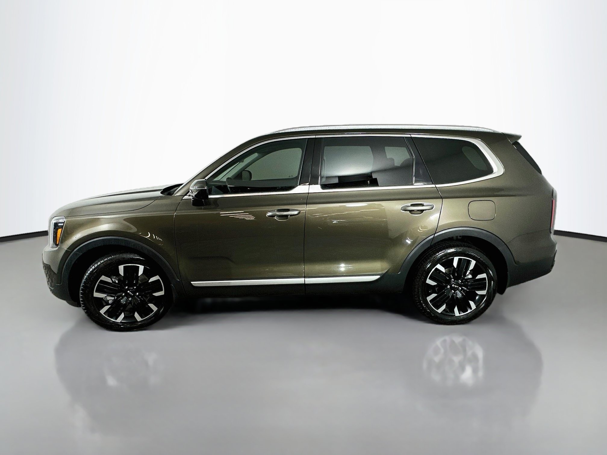 Used 2025 Kia Telluride SX FWD image 4