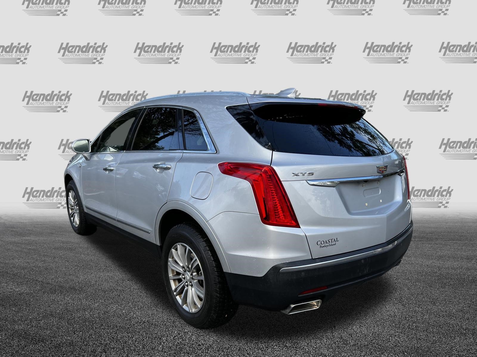 Used 2017 Cadillac XT5 Luxury w/ Driver Awareness Package FWD image 7