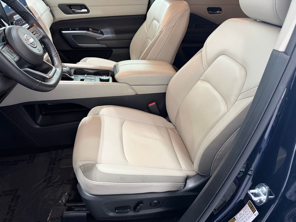 Used 2025 Nissan Pathfinder SL AWD/4WD image 28