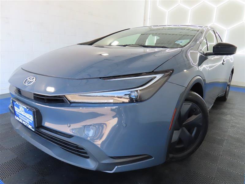 Used 2024 Toyota Prius LE FWD image 1