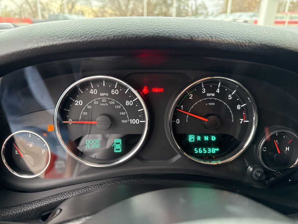 Used 2015 Jeep Wrangler Unlimited Sahara w/ Max Tow Package image 17