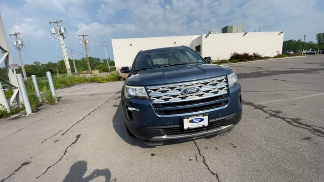 Used 2018 Ford Explorer XLT w/ Equipment Group 202A AWD/4WD image 3