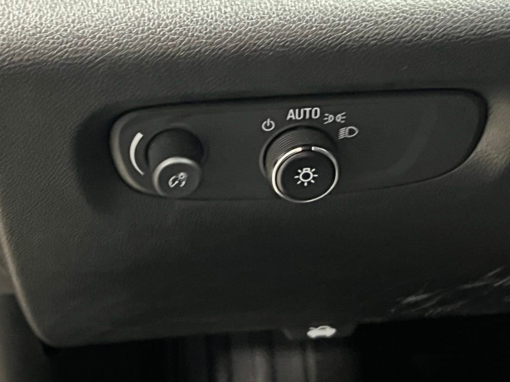 Used 2023 Chevrolet Traverse LT image 28