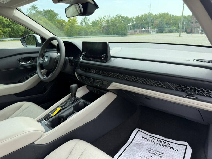 Used 2025 Honda Accord LX image 24