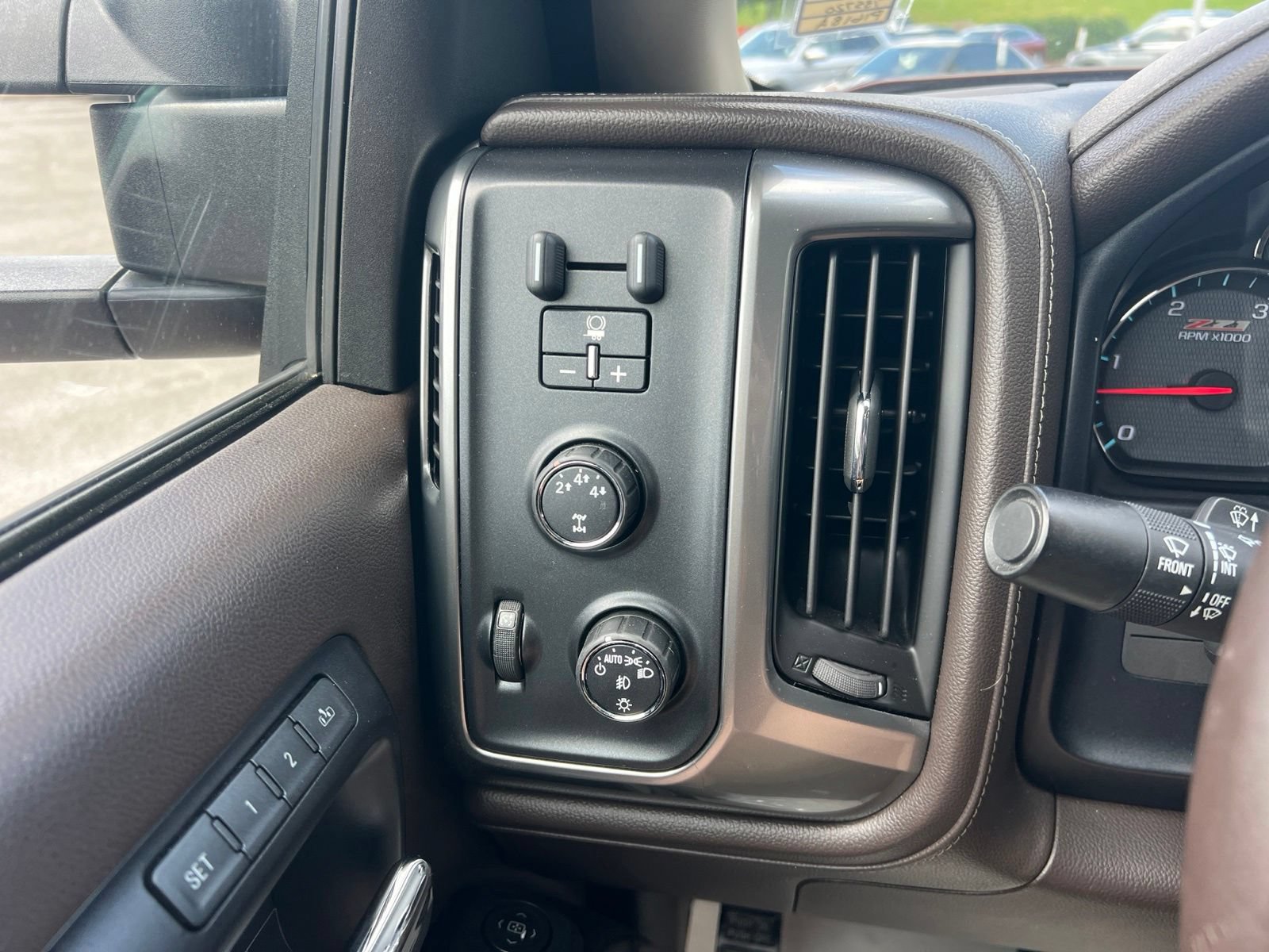 Used 2015 Chevrolet Silverado 2500 LTZ w/ Duramax Plus Package AWD/4WD image 10