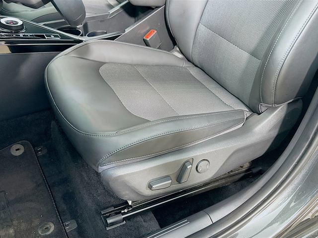 Used 2024 Kia Niro EX w/ EX Cold Weather Package FWD image 9