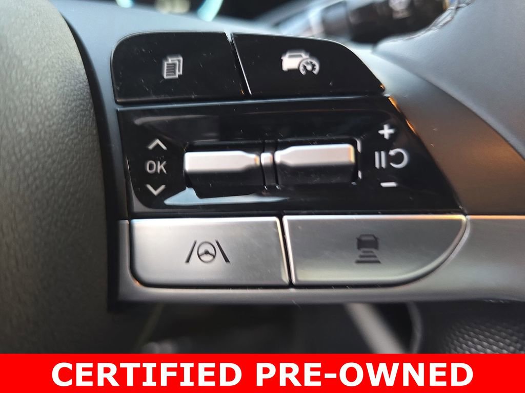 Certified 2025 Hyundai Elantra Limited image 18