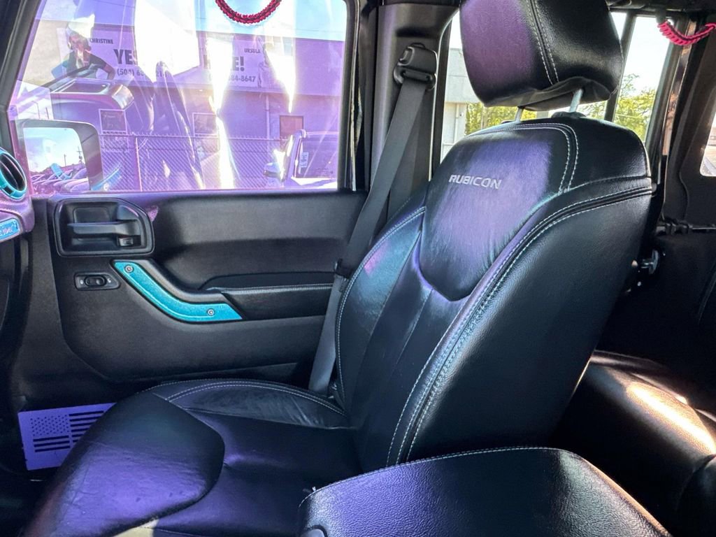 Used 2015 Jeep Wrangler Unlimited Rubicon image 25