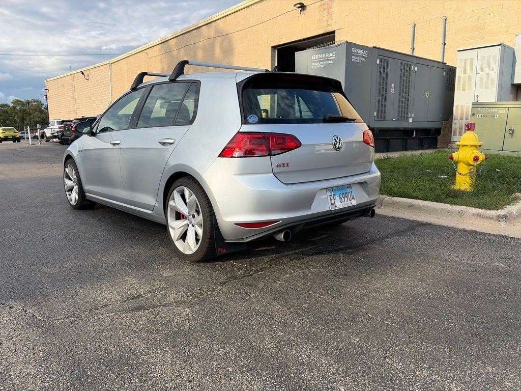 Used 2017 Volkswagen Golf 4-Door FWD image 4