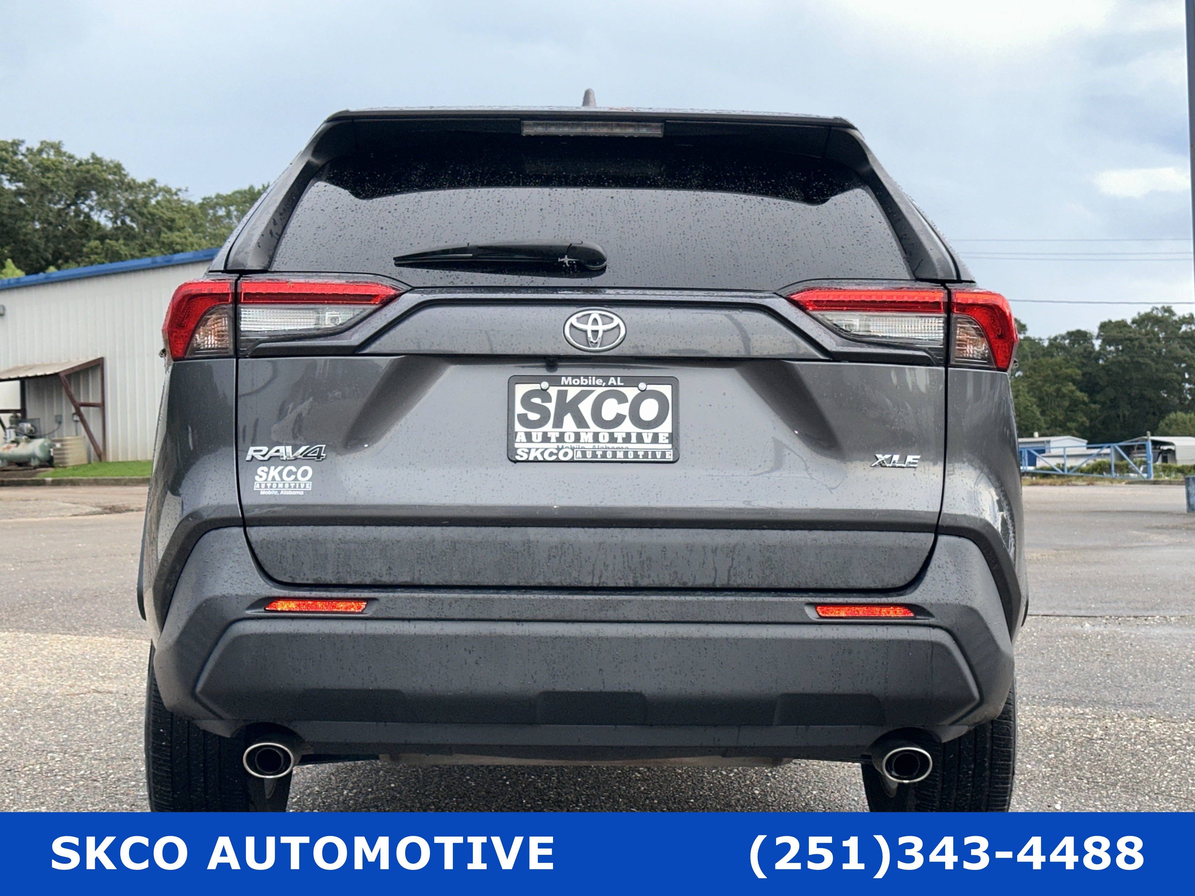 Used 2021 Toyota RAV4 XLE Premium FWD image 29