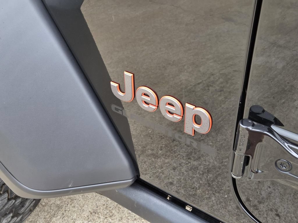 Used 2024 Jeep Gladiator Mojave w/ Safety Group AWD/4WD image 10