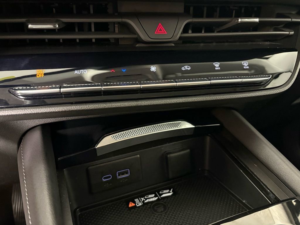 Used 2025 Buick Envision Preferred image 32