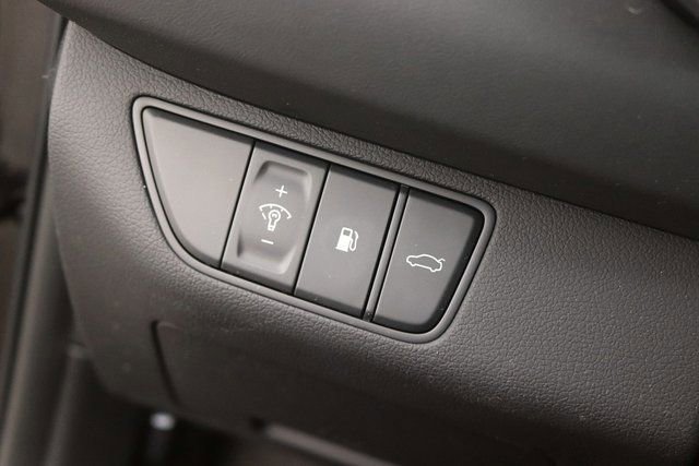 Used 2025 Genesis G70 2.5T image 25