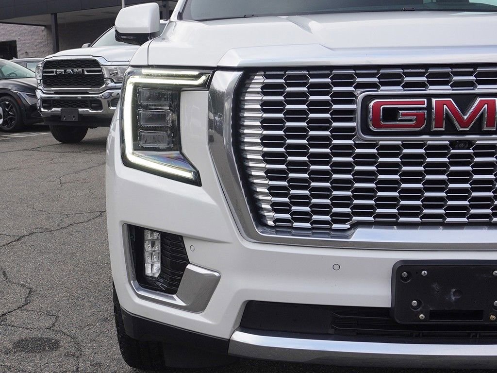 Used 2022 GMC Yukon XL Denali w/ Denali Premium Package image 18