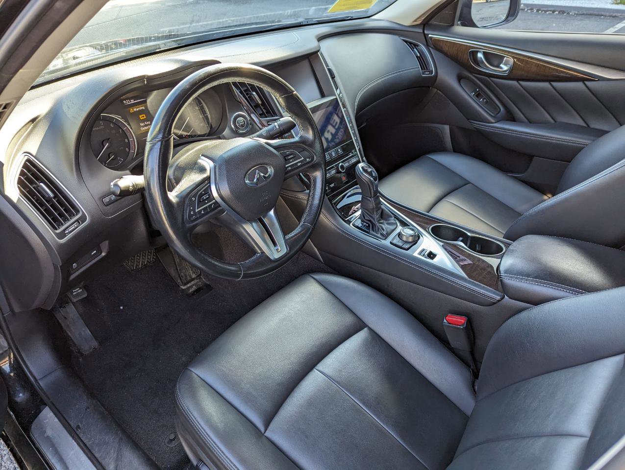 Used 2019 INFINITI Q50 Luxe w/ Essential Package (3.0T Luxe) AWD/4WD image 3