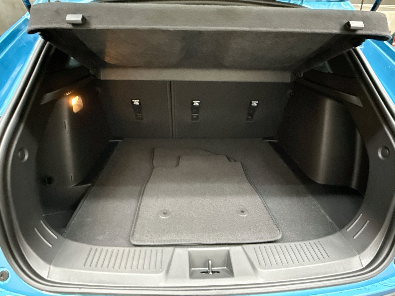 New 2026 Chevrolet Trax RS w/ Sunroof Package FWD image 29