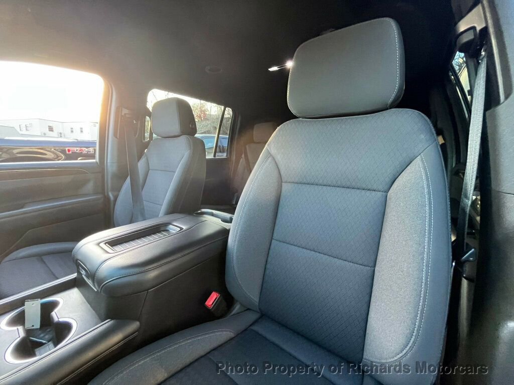 Used 2022 GMC Yukon XL SLE image 15