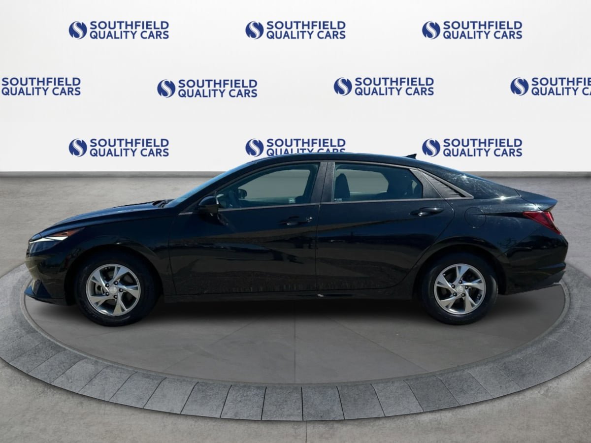 Used 2022 Hyundai Elantra SE FWD image 3