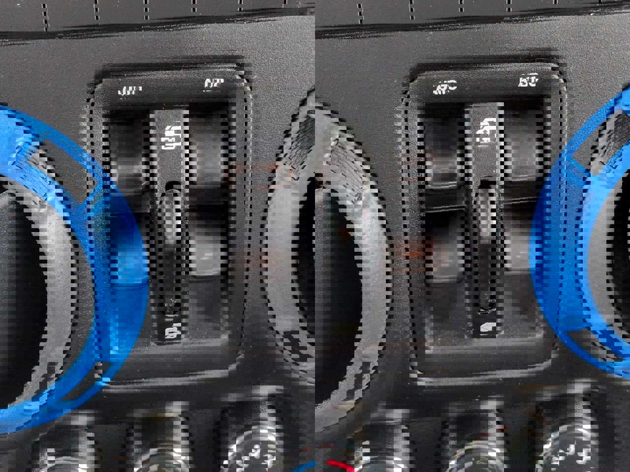 Used 2016 Jeep Wrangler Unlimited Sahara AWD/4WD image 18